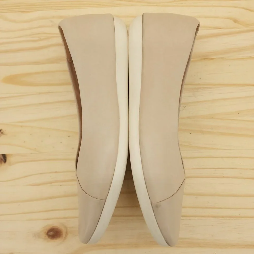 Clarks Womens Ballet Flats Sz 8 M Tan Leather Slip On Chic Comfort Shoes - Picture 6 of 9